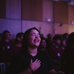 Conferência reuniu jovens e destacou identidade em Cristo