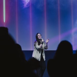 Conferência reuniu jovens e destacou identidade em Cristo