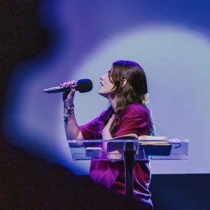 Conferência reuniu jovens e destacou identidade em Cristo