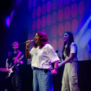 Conferência reuniu jovens e destacou identidade em Cristo