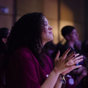 Conferência reuniu jovens e destacou identidade em Cristo