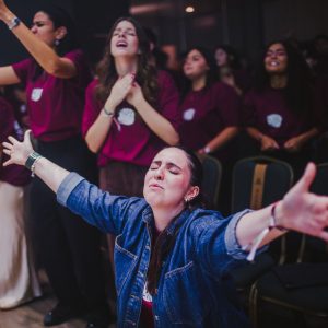 Conferência reuniu jovens e destacou identidade em Cristo