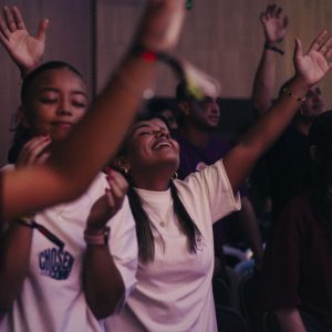 Conferência reuniu jovens e destacou identidade em Cristo