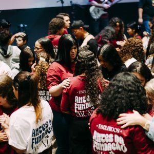 Conferência reuniu jovens e destacou identidade em Cristo