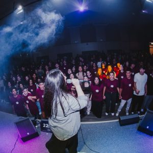 Conferência reuniu jovens e destacou identidade em Cristo