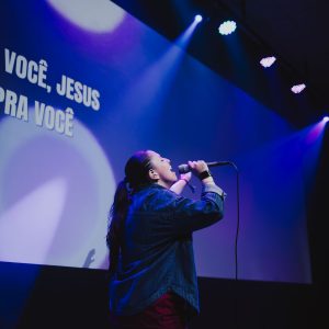 Conferência reuniu jovens e destacou identidade em Cristo