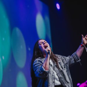 Conferência reuniu jovens e destacou identidade em Cristo