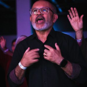 CHEIOS DO ESPÍRITO: a alegria do Céu deu o tom da noite