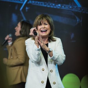 CHEIOS DO ESPÍRITO: a alegria do Céu deu o tom da noite