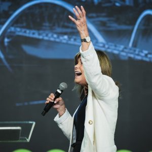 CHEIOS DO ESPÍRITO: a alegria do Céu deu o tom da noite