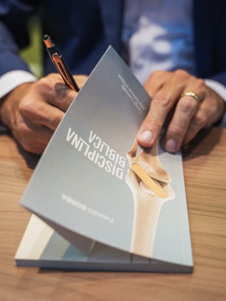 “Disciplina Bíblica” tem sessão de dedicatórias no evento