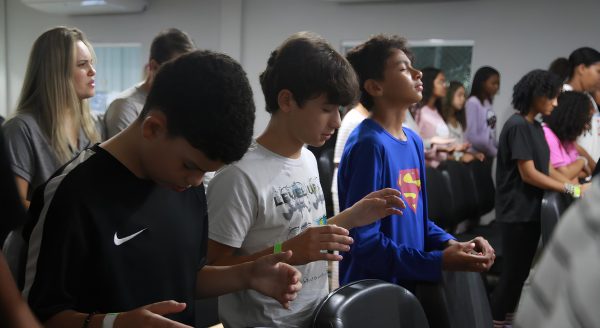 Evento despertou adolescentes para a comunhão com Deus