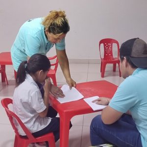 Missionários já beneficiaram dezenas de crianças na Bolívia