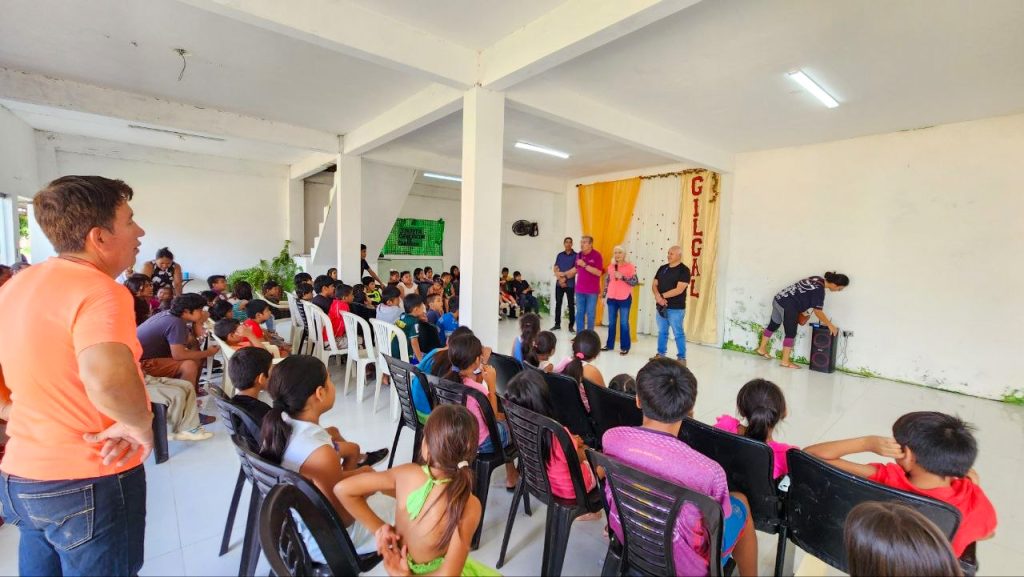 Missionários já beneficiaram dezenas de crianças na Bolívia
