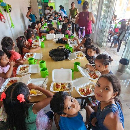 Missionários já beneficiaram dezenas de crianças na Bolívia