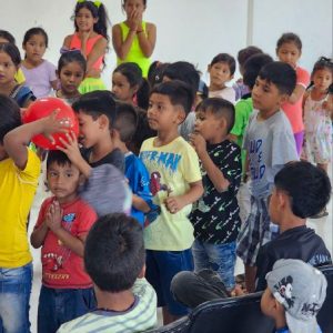 Missionários já beneficiaram dezenas de crianças na Bolívia