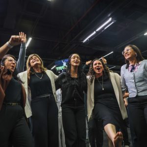 CHEIOS DO ESPÍRITO: a alegria do Céu deu o tom da noite