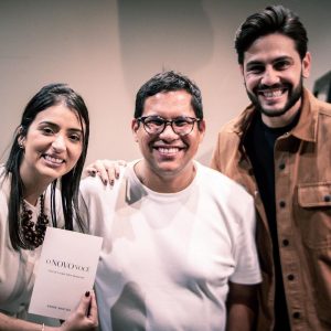 André Martins lançou livro e inspirou mensagem de identidade
