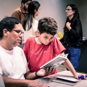 André Martins lançou livro e inspirou mensagem de identidade