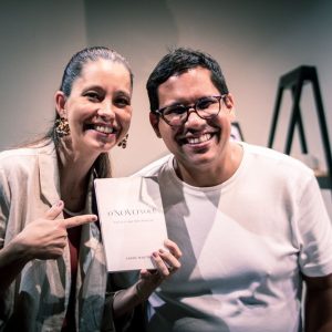 André Martins lançou livro e inspirou mensagem de identidade