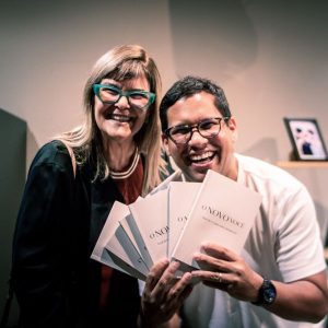 André Martins lançou livro e inspirou mensagem de identidade