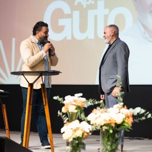 Guto Emery abrilhantou cultos de aniversário em Arujá (SP)