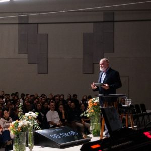 Guto Emery abrilhantou cultos de aniversário em Arujá (SP)