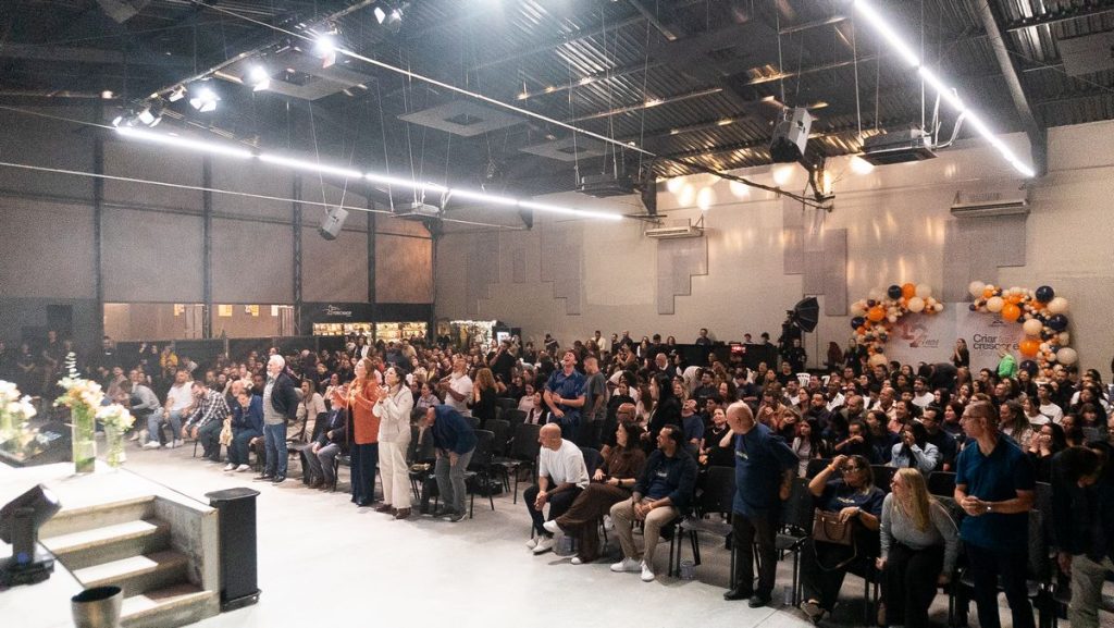 Guto Emery abrilhantou cultos de aniversário em Arujá (SP)