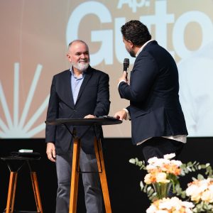 Guto Emery abrilhantou cultos de aniversário em Arujá (SP)