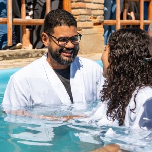 Batismo emocionou membros e familiares da Igreja Sede