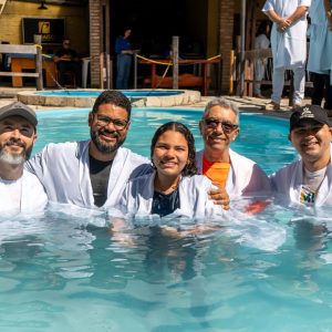 Batismo emocionou membros e familiares da Igreja Sede