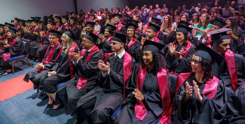Escola Bíblica em Orlando graduou 49 novos alunos
