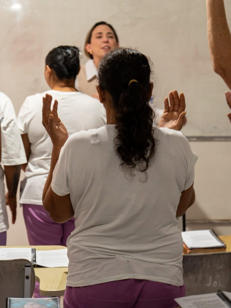 Juliana Borba participou de ação em presídio de Campina Grande (PB)