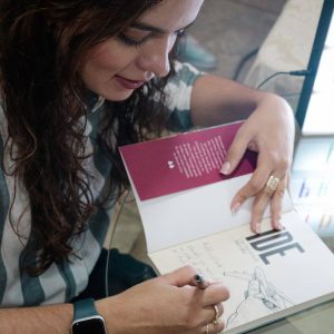 Luana Mayara lançou terceiro livro com foco em evangelismo