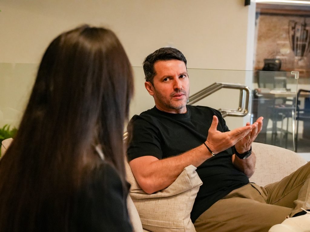 “Sucesso no ministério é servir”, disse Carlos Júnior em entrevista