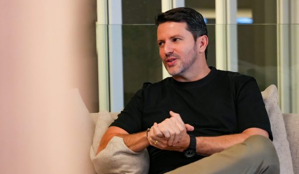 “Sucesso no ministério é servir”, disse Carlos Júnior em entrevista