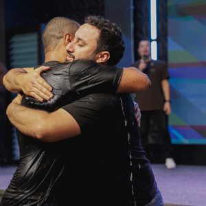 Histórias de restauração emocionaram durante batismo em RS