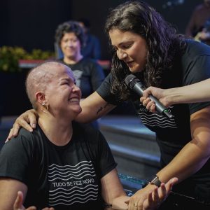 Histórias de restauração emocionaram durante batismo em RS
