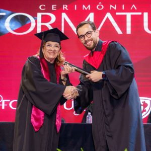 Escola Bíblica em Orlando graduou 49 novos alunos