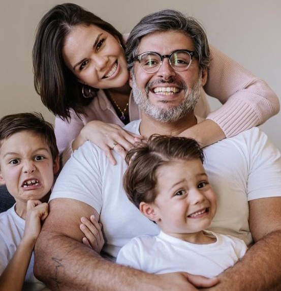Ricardo e Thatiane Pereira com os filhos