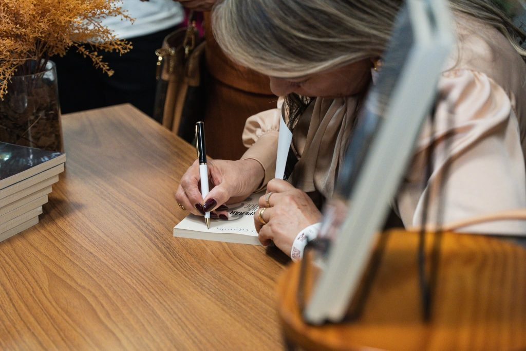 Rossana Lira lançou novo livro sobre prosperidade bíblica