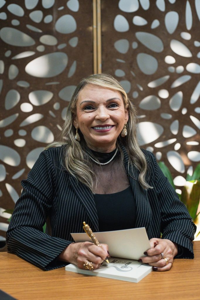 Rossana Lira lançou novo livro sobre prosperidade bíblica