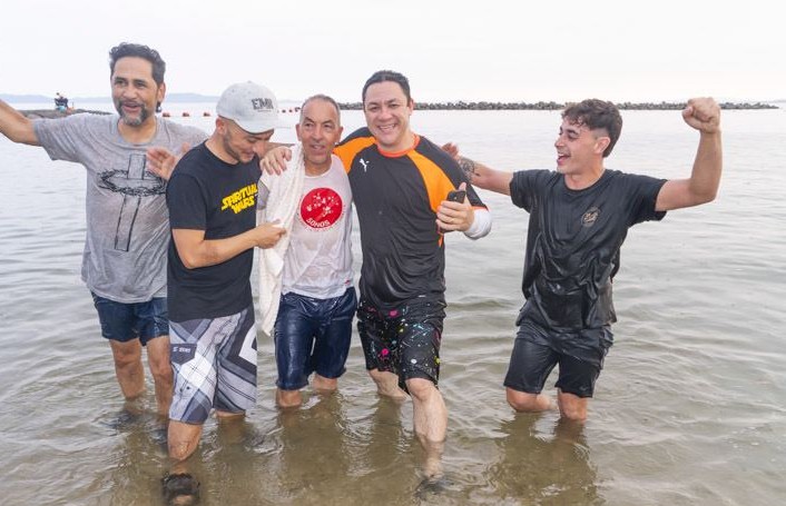 Batismo e luau foram celebrados com alegria no Japão