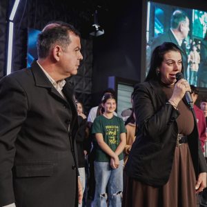 “Não sinto mais dor”: testemunhos marcaram culto no Sul