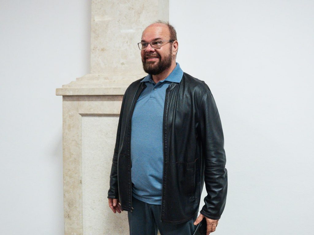 CANTAR A PALAVRA: Manoel Dias cria canções com uso de IA