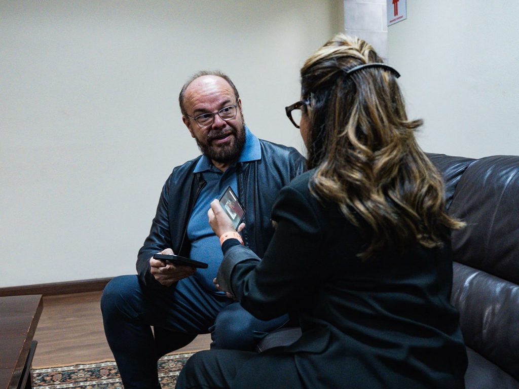 CANTAR A PALAVRA: Manoel Dias cria canções com uso de IA