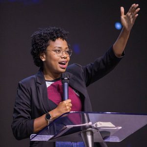 Da Comunicação ao campo: missionária serve em Portugal