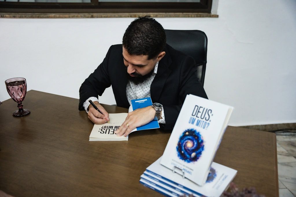 Deus: um Mito? Vinícius Misael apresenta razões para crer