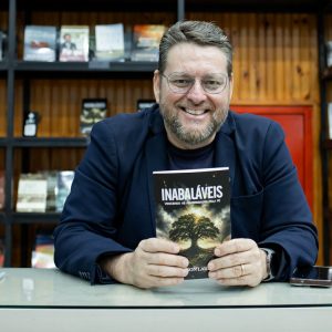 Fé e superação inspiraram novo livro de Anderson Laignier